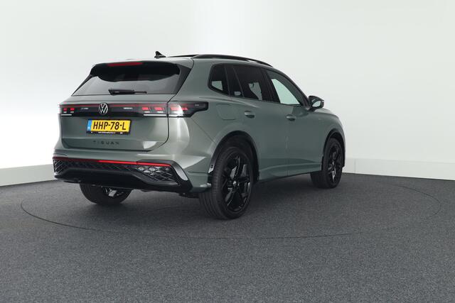 Volkswagen TIGUAN 1.5 204pk eHybrid R-Line Edition Black Style Camera Panoramadak Massage Stoelverwarming Keyless Virtual Cockpit Navigatie