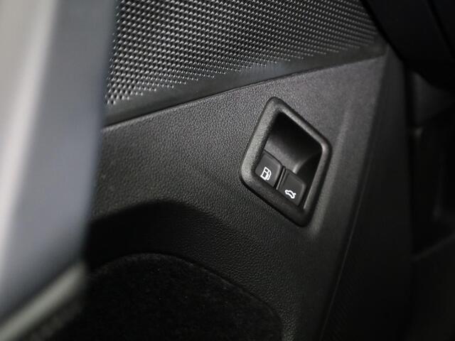 Volkswagen TIGUAN 1.5 eHybrid Life 204 PK | Navigatie | Wegklapbare trekhaak | Verlengde garantie