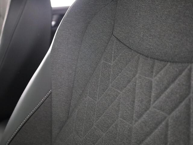 Volkswagen TIGUAN 1.5 eHybrid Life 204 PK | Navigatie | Wegklapbare trekhaak | Verlengde garantie