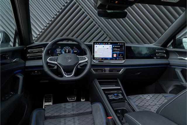 Volkswagen TIGUAN 1.5 eTSI R-Line ACC Pano IQ Light Massage 360 Ambient Winterpakket