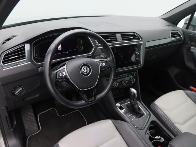 Volkswagen TIGUAN 1.5 TSi 150 Pk Automaat Highline Business R-Line | Trekhaak | Panoramadak | Stoelverwarming | Adaptive Cruise | Leer | Camera | Navigatie | 19 Inch | 86.551 Km !!