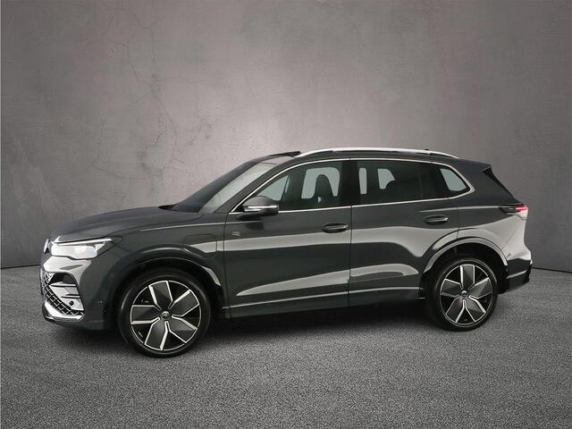 Volkswagen TIGUAN R-Line Edition 1.5 TSI eHybrid 272pk DSG Automaat Trekhaak, Panoramadak, Adaptive cruise control, Elektrische achterklep, LED koplampen, Achteruitrijcamera