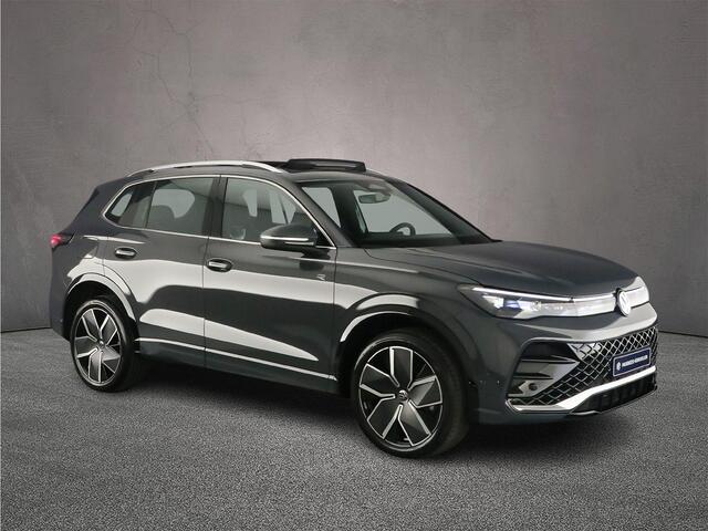 Volkswagen TIGUAN R-Line Edition 1.5 TSI eHybrid 272pk DSG Automaat Trekhaak, Panoramadak, Adaptive cruise control, Elektrische achterklep, LED koplampen, Achteruitrijcamera