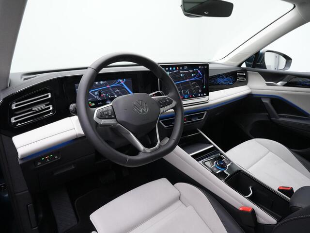 Volkswagen TIGUAN 1.5 eHybrid 204 pk Elegance | Panoramadak | Trekhaak | IQ Light | 360 Camera | Stuur-/stoelverwarming | Navigatie
