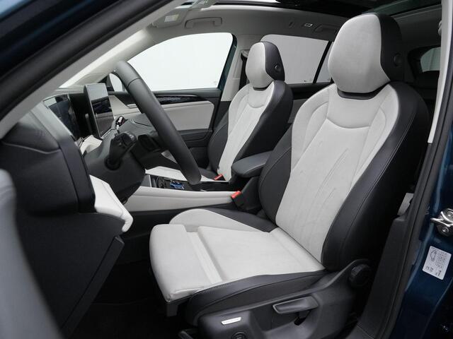 Volkswagen TIGUAN 1.5 eHybrid 204 pk Elegance | Panoramadak | Trekhaak | IQ Light | 360 Camera | Stuur-/stoelverwarming | Navigatie