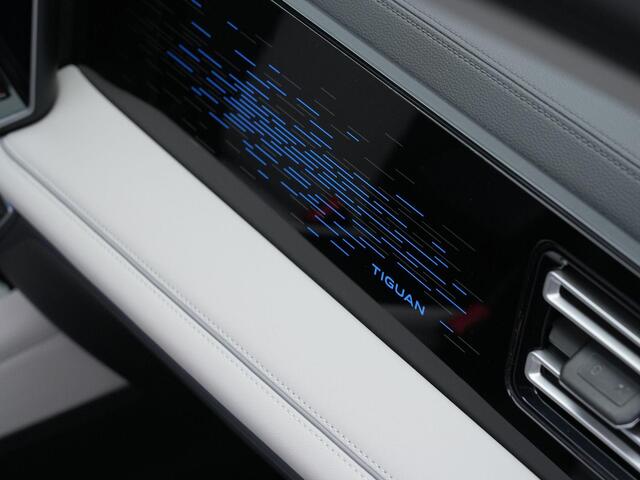 Volkswagen TIGUAN 1.5 eHybrid 204 pk Elegance | Panoramadak | Trekhaak | IQ Light | 360 Camera | Stuur-/stoelverwarming | Navigatie