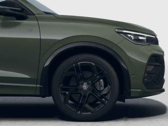 Volkswagen TIGUAN R-Line Edition 1.5 eHybrid 272 PK 6 versn. DSG Achteruitrijcamera · Draadloze telefoonlader · Black Style Pakket · Panoramaschuif-kanteldak · Trekhaak inklapbaar, met elektrische ontgrendeling, incl. aanhangermanoeuvreerhulp Trailer Assist ·