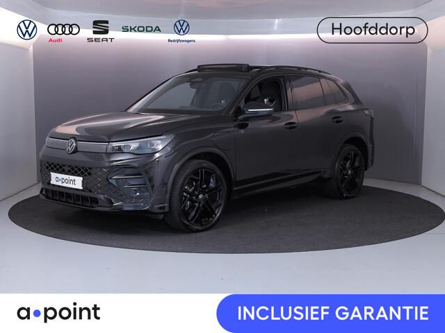 Volkswagen TIGUAN 1.5 eHybrid R-Line Edition 204 pk Automaat (DSG) | Verlengde garantie | Navigatie | Panoramadak | Trekhaak (wegklapbaar) | Parkeersensoren (Park assist) | Rondomzicht camera | Stoelverwarming v/a | R-Line |