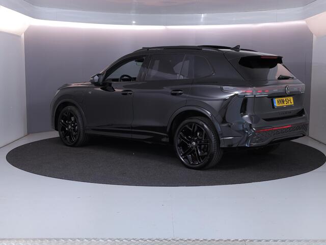 Volkswagen TIGUAN 1.5 eHybrid R-Line Edition 204 pk Automaat (DSG) | Verlengde garantie | Navigatie | Panoramadak | Trekhaak (wegklapbaar) | Parkeersensoren (Park assist) | Rondomzicht camera | Stoelverwarming v/a | R-Line |