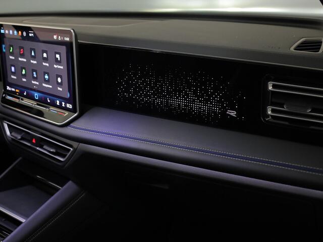 Volkswagen TIGUAN 1.5 eHybrid R-Line Edition 204 pk Automaat (DSG) | Verlengde garantie | Navigatie | Panoramadak | Trekhaak (wegklapbaar) | Parkeersensoren (Park assist) | Rondomzicht camera | Stoelverwarming v/a | R-Line |