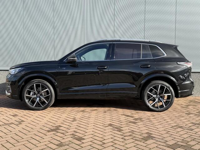 Volkswagen TIGUAN 1.5 eHybrid R-Line Edition PANO | TREKHAAK | DCC
