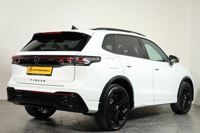 Volkswagen TIGUAN 1.5 eTSI R-Line / Panorama / IQ drive / HUD / CarPlay