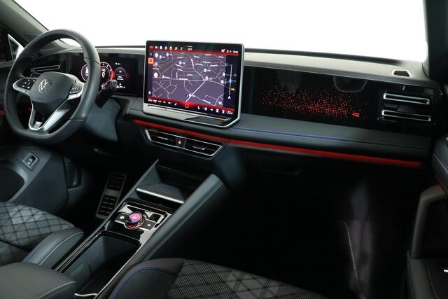 Volkswagen TIGUAN 1.5 eTSI R-Line / Panorama / IQ drive / HUD / CarPlay