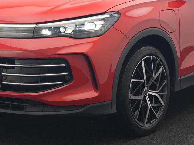 Volkswagen TIGUAN 1.5 eHybrid Elegance 204pk Plug In Hybrid | Panodak | Trekhaak af Fabriek | Adaptive Cruise | Head Up | 360 Camera | Alcantara Sportstoelen Massage | 20"L.M | IQ Light | Keyless |