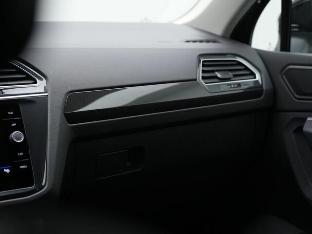 Volkswagen TIGUAN 1.5 TSI 150 pk DSG Elegance | Trekhaak | IQ Light | Stuur-/stoelverwarming | Achteruitrijcamera | Adaptive Cruise | Navigatie