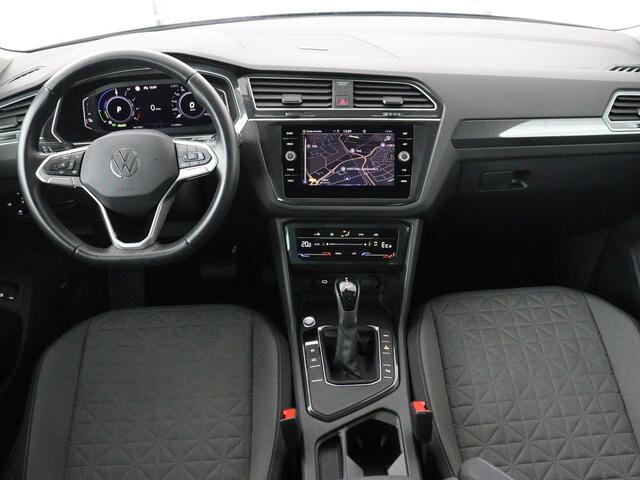 Volkswagen TIGUAN 1.4 TSI eHybrid Comfortline | Panoramadak | Camera | Carplay | Adaptive cruise | Keyless | Navigatie | Full LED | Climate control | Virtual Cockpit | Sfeerverlichting | PHEV | Plug In