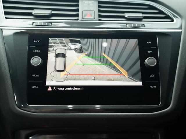 Volkswagen TIGUAN 1.5 TSI R-Line Business+ | Trekhaak wegkl. | Head Up | Side Assist | IQ Light | Elk. A-klep | Prijs Rijklaar!!