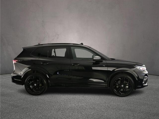 Volkswagen TIGUAN R-Line Edition 1.5 TSI eHybrid 272pk DSG Automaat Trekhaak, Panoramadak, Black style, Harman Kardon audio, Adaptive cruise control, LED koplampen, Elektrische achterklep