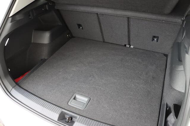 Volkswagen TIGUAN 1.5 eTSI Life Edition | IQ.Light | Trekhaak | Adaptive