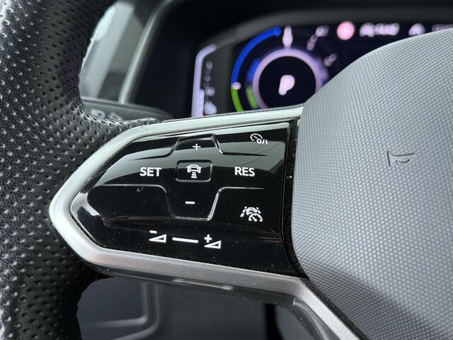 Volkswagen TIGUAN 1.4 TSI eHybrid R-Line Business+ | 245 PK | SoH 94% | Matrix LED koplampen (IQ.Light) | Achterklep easy open & close | 19" LM velgen | Achteruitrijcamera |