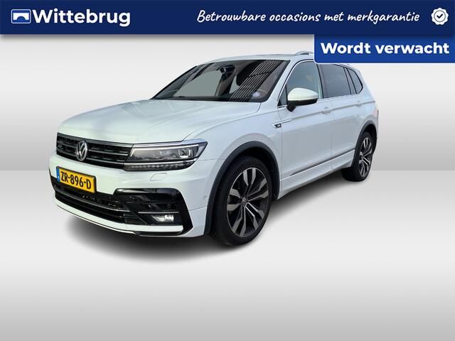 Volkswagen TIGUAN Allspace 1.5 TSI Highline Business R 7p. / Pano / Leder / Navigatie / App connect / Camera / Parkeersensoren V+A / Dyn audio /