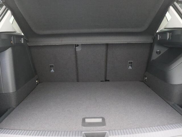 Volkswagen TIGUAN 1.5 eHybrid Life Edition 204PK DSG Pano-Schuifdak, Trekhaak, 19" LM Velgen, Navi via apple carplay/android auto, Stoel-stuurverwarming, Keyless, Elektr. Achterklep, Side Assist