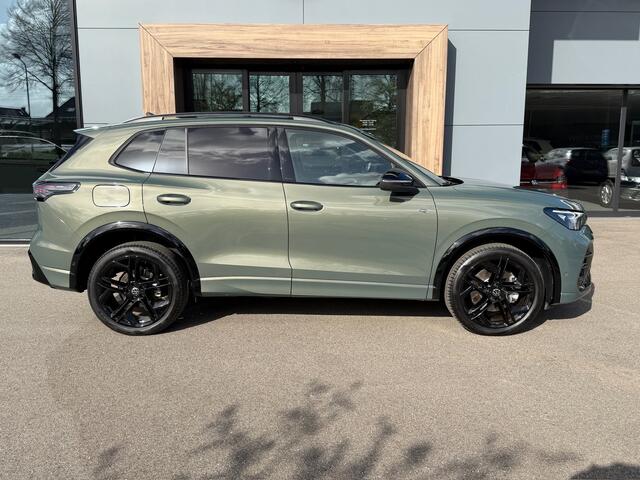 Volkswagen TIGUAN 1.5 eHybrid R-Line | Black line | 360 Camera | Trekhaak | Dode hoek | IQ light | Elek. klep | Rijklaar incl. garantie