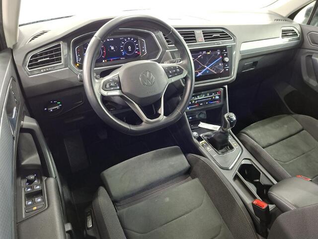 Volkswagen TIGUAN 1.5 TSI Life Business | 96500 km | Trekhaak | Navigatie. | VERWACHT!