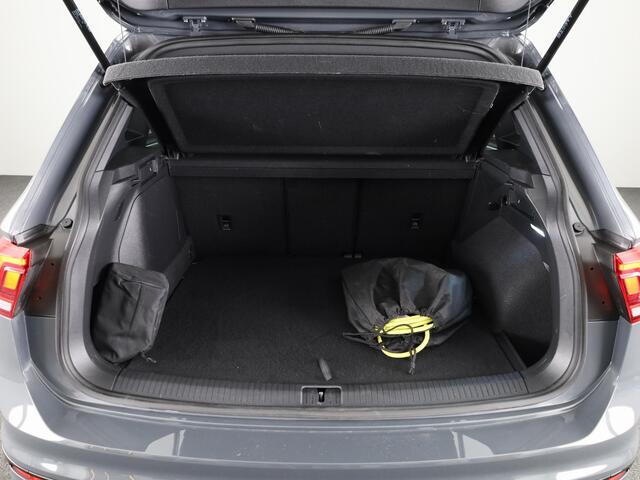 Volkswagen TIGUAN 1.4 TSI eHybrid R-Line Business+ 245 pk Automaat (DSG) | Verlengde garantie | Navigatie | Panoramadak | Trekhaak (afneembaar) | Parkeersensoren (Park assist) | Achteruitrijcamera | Stoelverwarming |