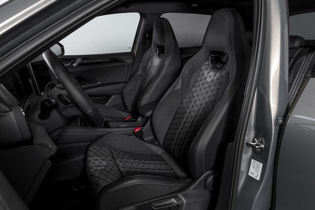 Volkswagen TIGUAN 1.5 eHybrid R-Line Edition 272 PK | Black Style | 15 inch Navi | Elek. Trekhaak | IQ Light | S/K-Panodak | Dig. Cockpit | Adapt. Cruise | Stoel-+Stuurverw. | 360 Camera | NAV + App. Connect | ECC | Elek. Klep | LM 20" | 8590