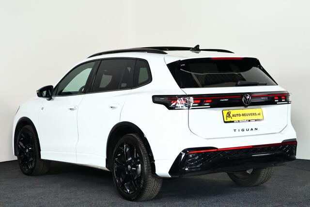 Volkswagen TIGUAN 1.5 eTSI R-Line / Panorama / IQ drive / HUD / CarPlay