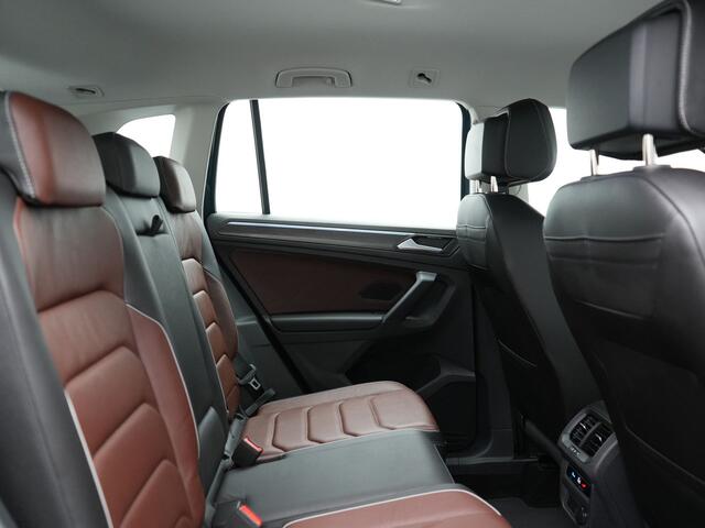 Volkswagen TIGUAN 1.4 TSI eHybrid Elegance PHEV 245pk Dealer O.H. | Trekhaak Af Fabriek | Adaptive Cruise | IQ Light | Camera | Lederen Comfortzetels Memory & Verwarmd | Sfeerverlichting | Apple Carplay | Stuur Verwarmd | Navigatie | DAB | Plug In Hybrid |