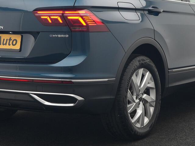 Volkswagen TIGUAN 1.4 TSI eHybrid Elegance PHEV 245pk Dealer O.H. | Trekhaak Af Fabriek | Adaptive Cruise | IQ Light | Camera | Lederen Comfortzetels Memory & Verwarmd | Sfeerverlichting | Apple Carplay | Stuur Verwarmd | Navigatie | DAB | Plug In Hybrid |