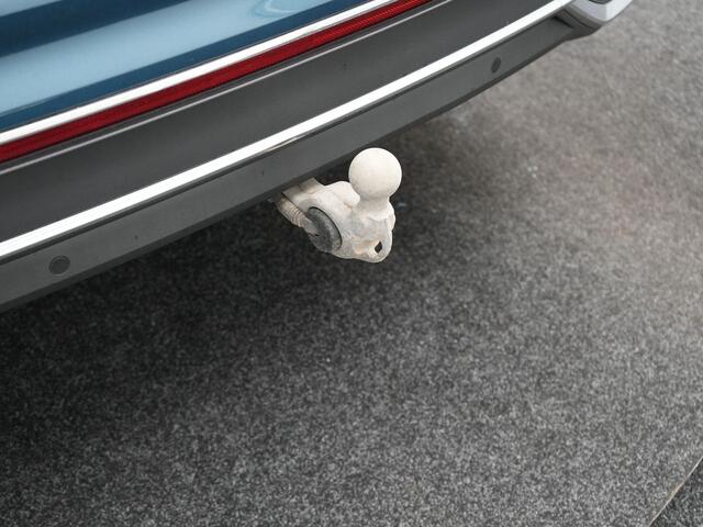 Volkswagen TIGUAN 1.4 TSI eHybrid Elegance PHEV 245pk Dealer O.H. | Trekhaak Af Fabriek | Adaptive Cruise | IQ Light | Camera | Lederen Comfortzetels Memory & Verwarmd | Sfeerverlichting | Apple Carplay | Stuur Verwarmd | Navigatie | DAB | Plug In Hybrid |