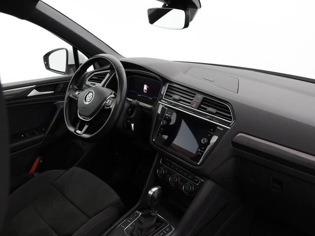 Volkswagen TIGUAN 1.5 TSI 150PK DSG Highline Business R-line · Panoramadak · Trekhaak · 20 inch Suzuka velgen · Stoelverwarming · Apple/Android Carplay ·
