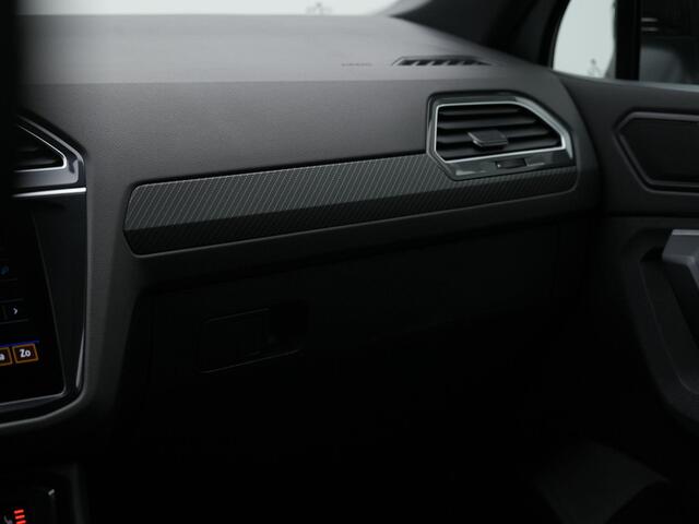 Volkswagen TIGUAN 1.4 TSI eHybrid 245 pk R-Line | Panoramadak | Trekhaak | Discover Pro | Adaptief onderstel | IQ Light | Stuur-/stoelverwarming