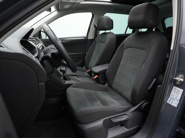 Volkswagen TIGUAN 1.4 TSI eHybrid 245 pk Elegance | Panoramadak | IQ Light | Achteruitrijcamera | Navigatie | Side Assist | Adaptive Cruise