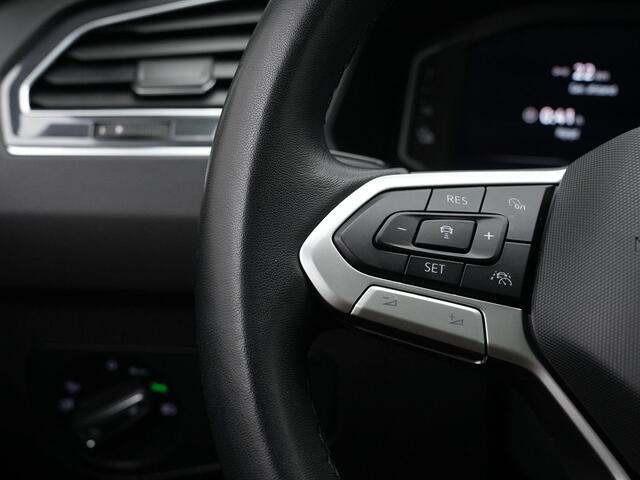 Volkswagen TIGUAN 1.4 TSI eHybrid 245 pk Elegance | Panoramadak | IQ Light | Achteruitrijcamera | Navigatie | Side Assist | Adaptive Cruise