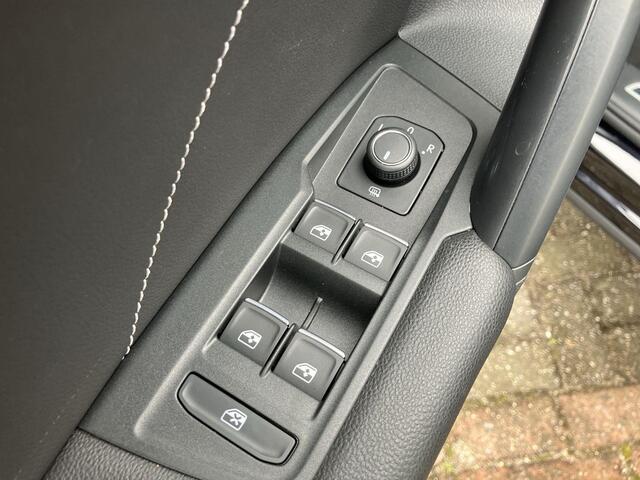 Volkswagen TIGUAN 1.5 TSI 150pk DSG R-Line Black Style · Panoramadak · Matrix LED · Apple/Android Car Play · Stuur- & Stoelverwarming · ACC ·