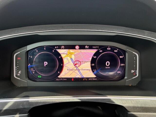 Volkswagen TIGUAN 1.5 TSI ACT Highline / R-line / Panodak/ Trekhaak wegklapbaar / Navi / Carplay