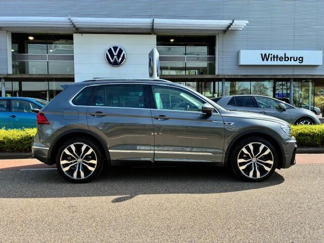 Volkswagen TIGUAN 1.5 TSI ACT Highline / R-line / Panodak/ Trekhaak wegklapbaar / Navi / Carplay