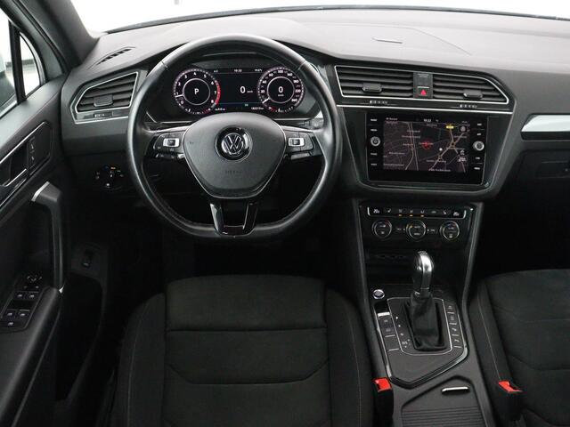 Volkswagen TIGUAN 1.4 TSI R Line | Panoramadak | Stoelverwarming | LED Plus | Trekhaak | Camera | Keyless | 20'' | Adaptive cruise | Virtual Cockpit | Navigatie | Park Assist | DAB | Climate control | Getint glas