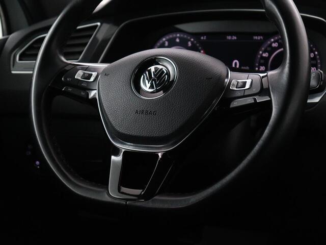Volkswagen TIGUAN 1.4 TSI R Line | Panoramadak | Stoelverwarming | LED Plus | Trekhaak | Camera | Keyless | 20'' | Adaptive cruise | Virtual Cockpit | Navigatie | Park Assist | DAB | Climate control | Getint glas