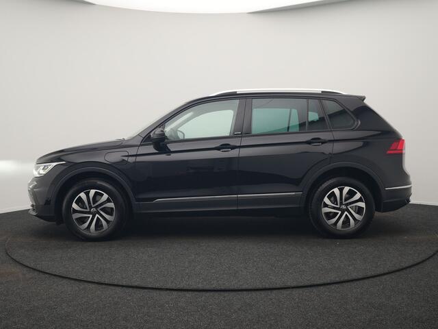Volkswagen TIGUAN 1.4 TSI eHybrid Active PHEV 245pk Dealer O.H. | Trekhaak Af Fabriek | Adaptive Cruise | 360 Camera | Sportstoelen & Stuur Verwarmd | IQ Light | Keyless | Sfeerverlichting | Apple Carplay | Blis | Navigatie | DAB | Plug In Hybrid |