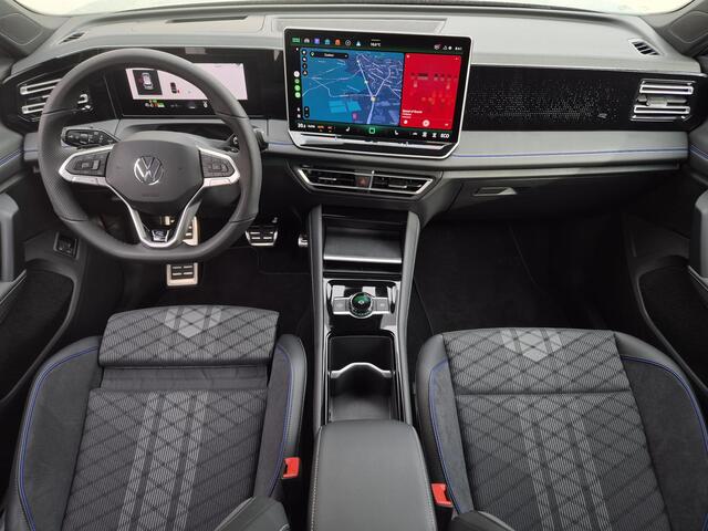 Volkswagen TIGUAN 1.5 eHybrid R-Line Business / Fabrieksgarantie tot 12-2027 / Trekhaak / CCS snellader / Head Up Display / Trekgewicht 2000 kg / Glazen schuif- en kanteldak / Voorstoel met massage functie / Stuur- Stoel & Achterbank verwarming / Elektrische achterklep / A