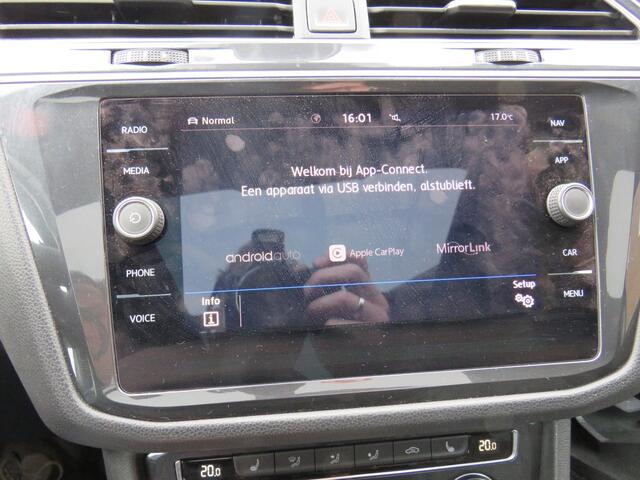 Volkswagen TIGUAN 1.5 TSI 150Pk DSG Highline Business R * Rijklaarprijs incl. garantie * R-Line * Pano-dak * Trekhaak Wegkl * Camera * Led Koplampen *