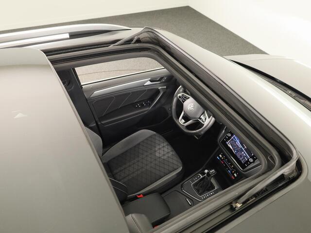 Volkswagen TIGUAN 1.5 TSI R-Line Business 150 pk Automaat (DSG) | Verlengde garantie | Navigatie | Panoramadak | Trekhaak (wegklapbaar) | Parkeersensoren (Park assist) | Achteruitrijcamera | Stoelverwarming | R-Line |