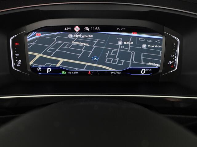 Volkswagen TIGUAN 1.5 TSI R-Line Business 150 pk Automaat (DSG) | Verlengde garantie | Navigatie | Panoramadak | Trekhaak (wegklapbaar) | Parkeersensoren (Park assist) | Achteruitrijcamera | Stoelverwarming | R-Line |