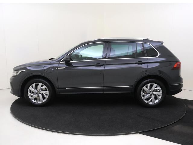 Volkswagen TIGUAN 1.4 TSI eHybrid Elegance | Panoramadak | Dodehoek detectie | Parkeerassistent | Keyless | Achteruituitrijcamera | LED matrix verlichting | Adaptieve cruise control |