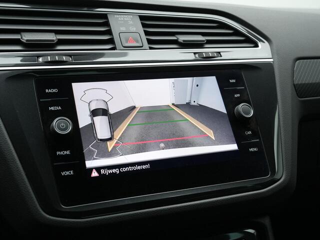 Volkswagen TIGUAN 1.4 TSI 245 pk DSG eHybrid R-Line Business+ | Trekhaak | Stuur-/achterbankverwarming | Achteruitrijcamera | Adaptive Cruise | Navigatie